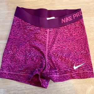 Women’s nike pro compression shorts medium